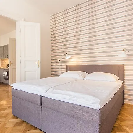 Mighty Stepanska Appartement *